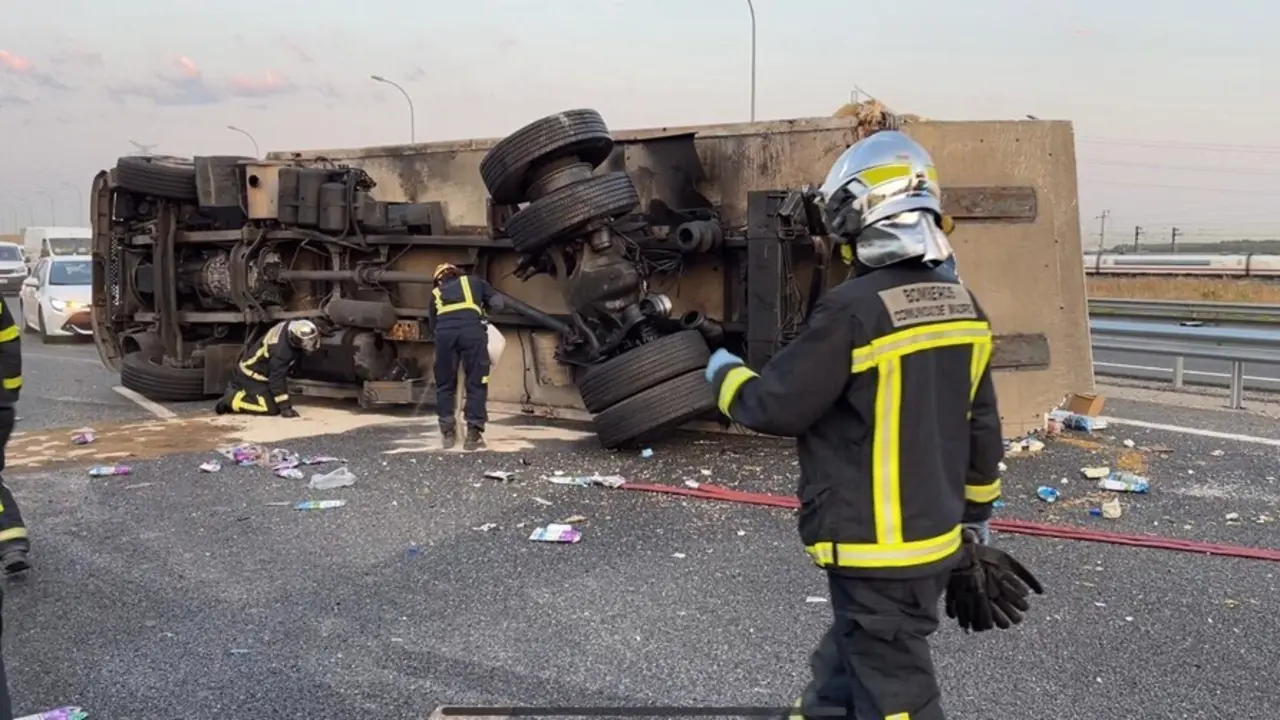 Accidente de tr&aacute;fico entre dos camiones en la M-50
