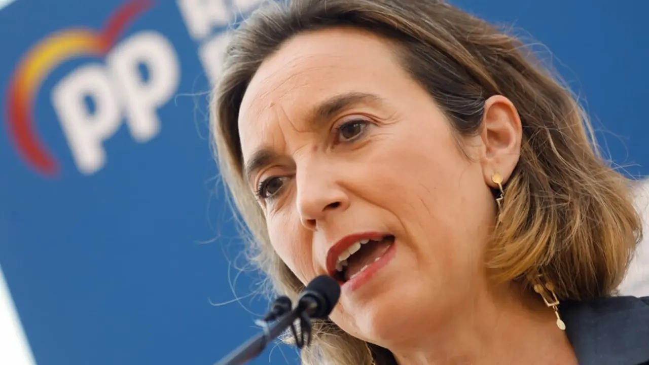 La portavoz del PP en el Congreso de los Diputados, Cuca Gamarra, ofrece declaraciones a los medios 