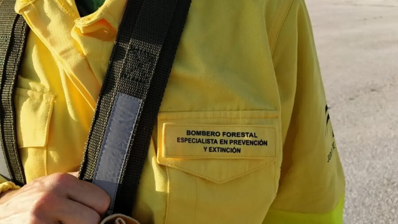 Archivo - Bombero forestal