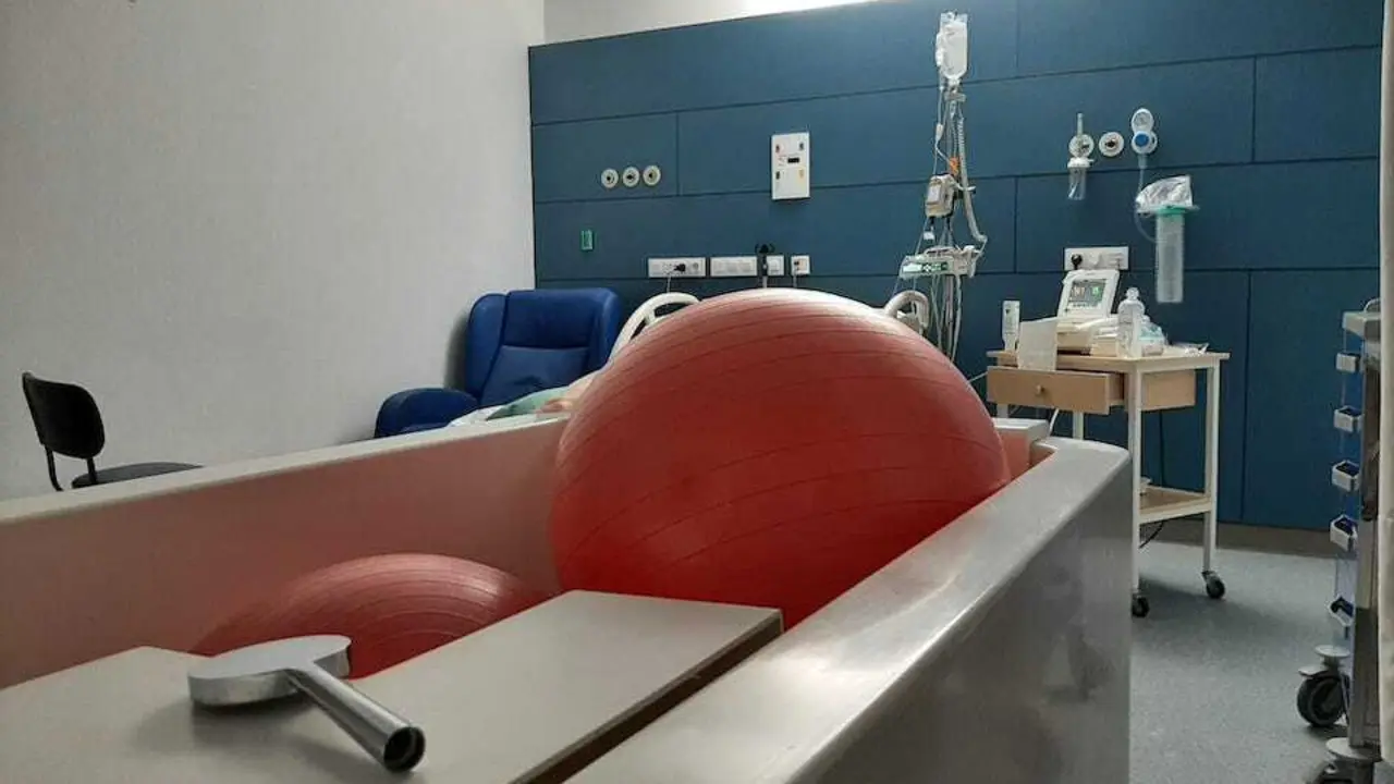 Vista de una sala paritorio del Hospital Valdecilla en Santander. / S. D&iacute;az