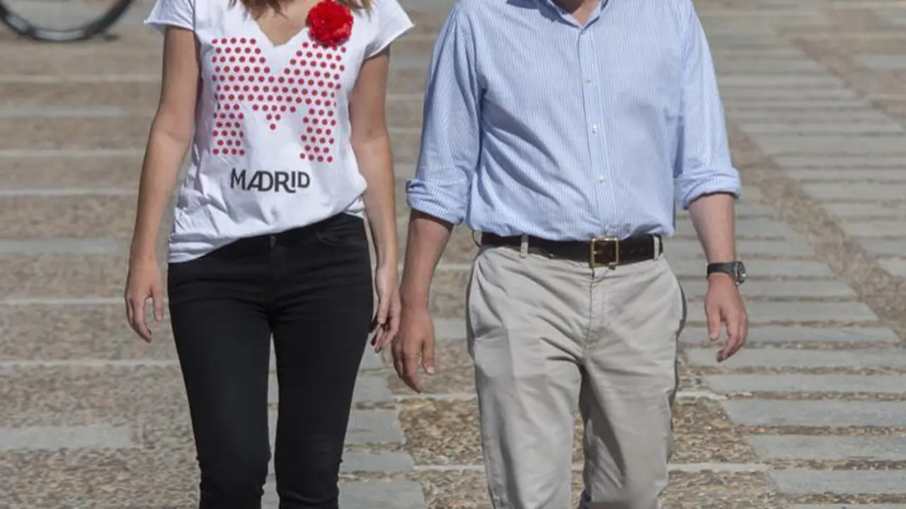 El alcalde de Madrid, Jos&eacute; Luis Mart&iacute;nez-Almeida; la delegada del &Aacute;rea de Cultura, Turismo y Deporte, Andrea Levy, un d&iacute;a despu&eacute;s de que la UNESCO lo haya declarado Patrimonio Mundial del Paisaje de la Luz, a 26 de julio de 2021, en Madrid, (Espa&ntilde;a).