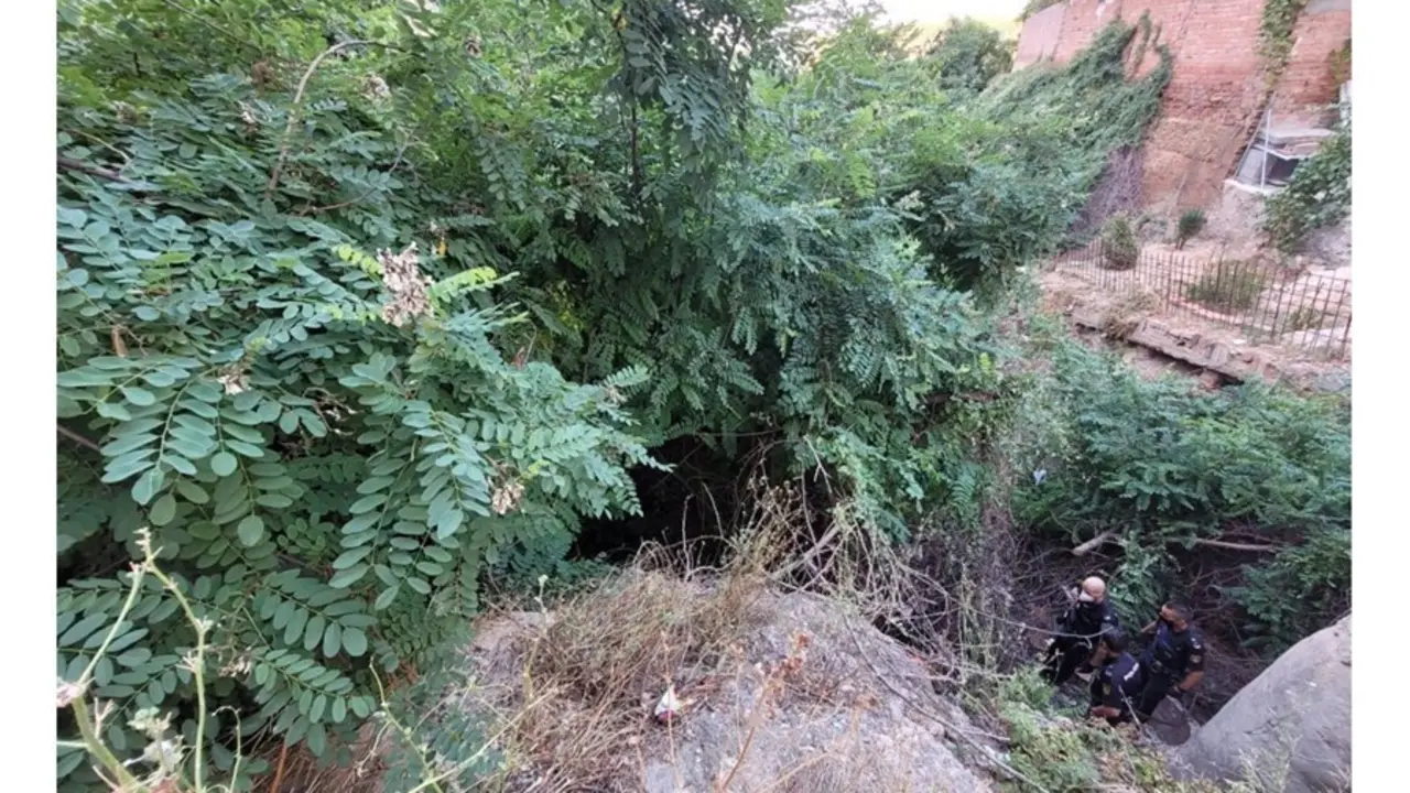 La Polic&iacute;a Nacional asisten a una anciana que hab&iacute;a ca&iacute;do al fondo de un barranco en Teruel.