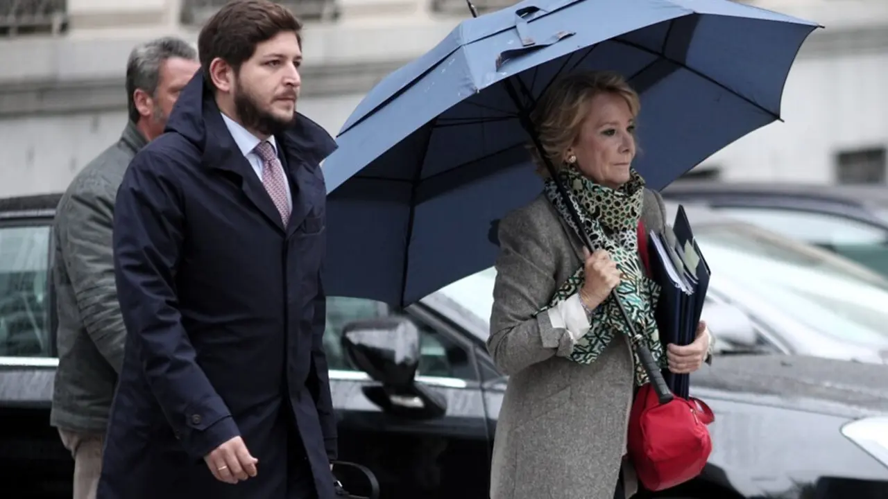 Archivo - La expresidenta de la Comunidad de Madrid Esperanza Aguirre se dirige a la Audiencia Nacional de Madrid, donde testificar&aacute; en relaci&oacute;n a la presunta 'caja B' del PP regional, en Madrid (Espa&ntilde;a), a 18 de octubre de 2019.