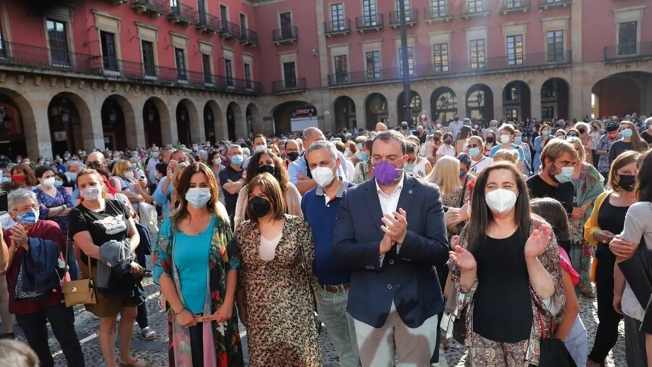 Concentraci&oacute;n en apoyo a las mujeres agredidas sexualmente en Gij&oacute;n.