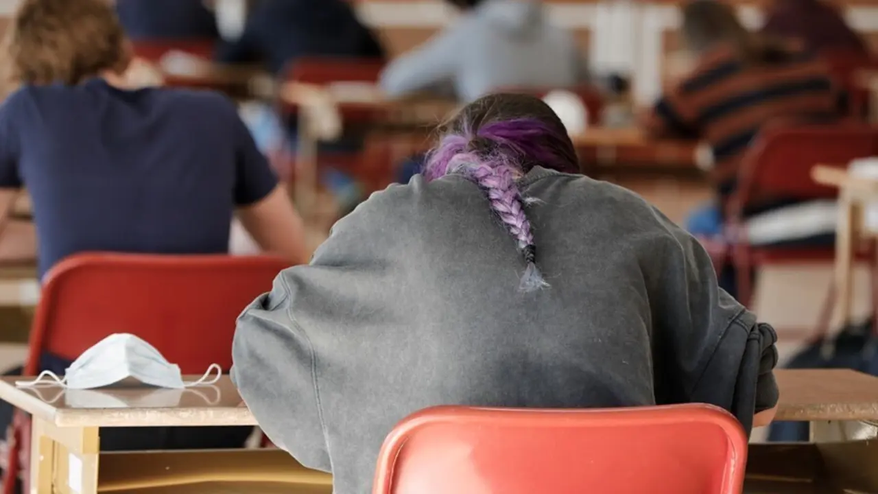 Archivo - Alumnos de Bachillerato de un colegio de Boadilla del Monte (Madrid), en los primeros ex&aacute;menes presenciales de junio de 2020 tras el par&oacute;n por el coronavirus