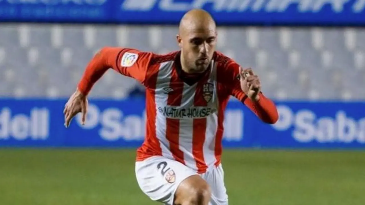 Unai Medina jug&oacute; la temporada pasada en la UD Logro&ntilde;&eacute;s. / el d&iacute;a de la rioja