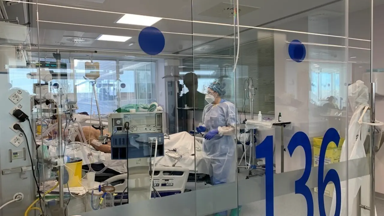 Archivo - UCI del Hospital Cl&iacute;nico de M&aacute;laga
