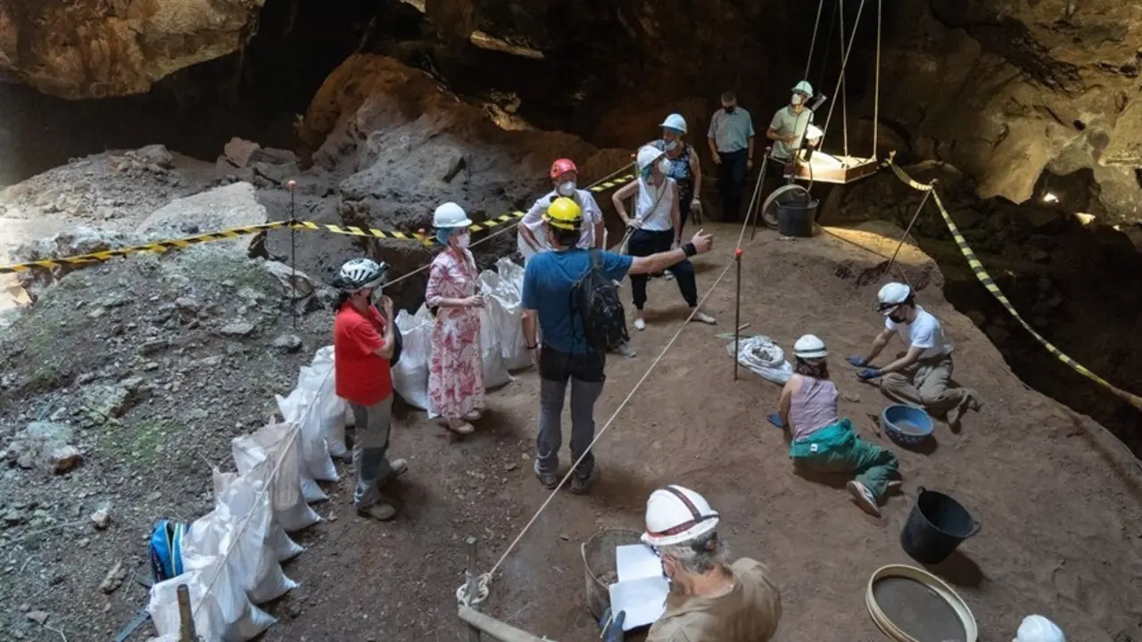 Imagen de trabajos en la Cueva Victoria
