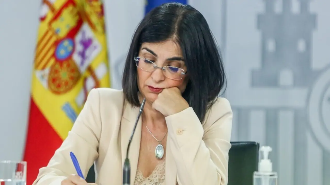 La ministra de Sanidad, Carolina Darias, escucha preguntas de periodistas en la rueda de prensa posterior al Consejo Interterritorial de Salud, a 20 de julio de 2021, en Madrid (Espa&ntilde;a). En el Consejo Interterritorial de Salud se ha informado del aumento 