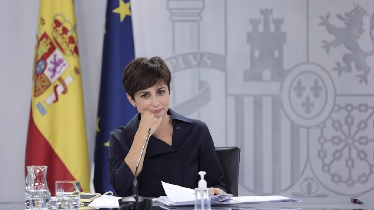 La ministra de Pol&iacute;tica Territorial y portavoz del Gobierno, Isabel Rodr&iacute;guez, en una rueda de prensa posterior al Consejo de Ministros celebrado en Moncloa, a 27 de julio de 2021, en Madrid (Espa&ntilde;a). El Gobierno ha aprobado este martes una Oferta de Empl