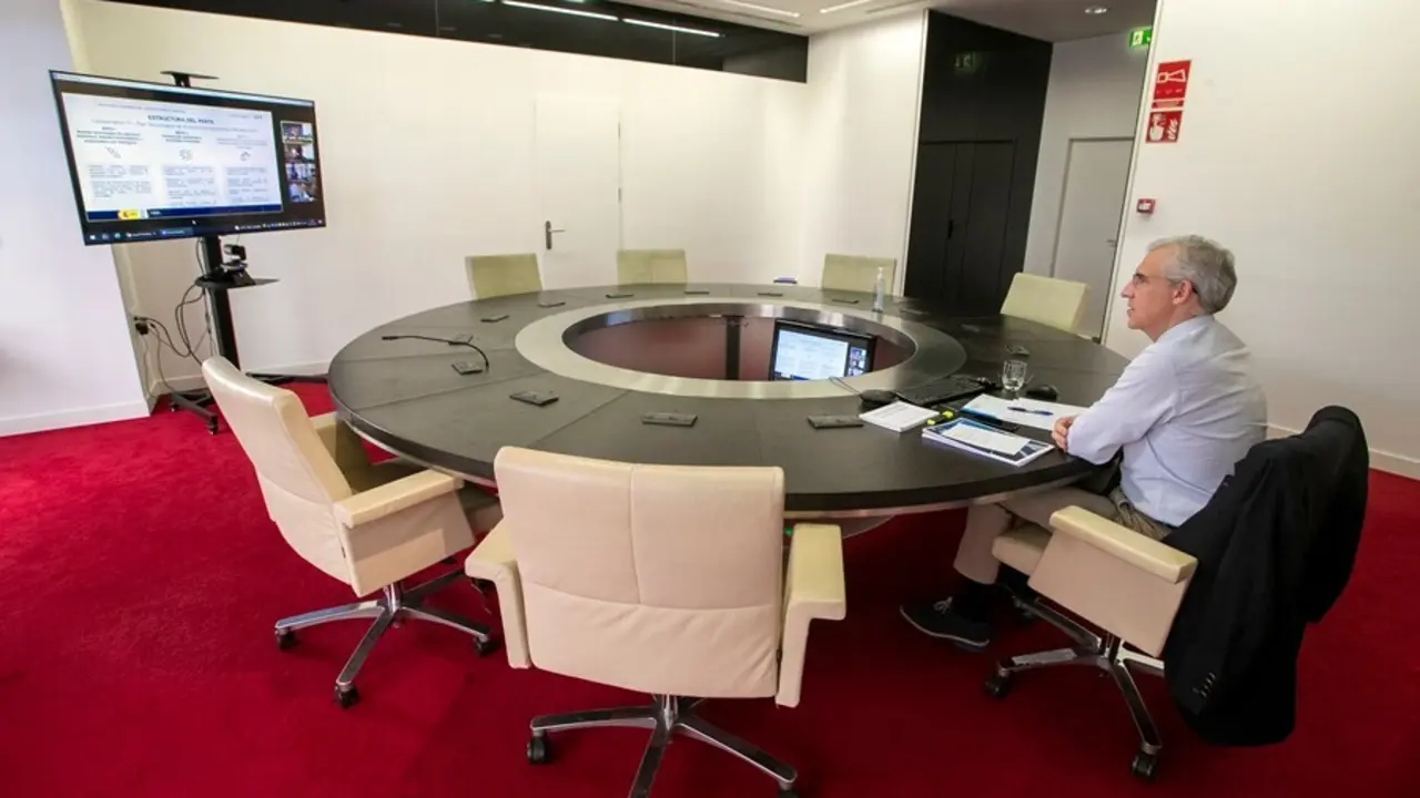 El vicepresidente segundo yconselleiro de Econom&iacute;a, Empresa e Innovaci&oacute;n, Francisco Conde, participa por videoconferencia en la Mesa sectorial de Automoci&oacute;n
