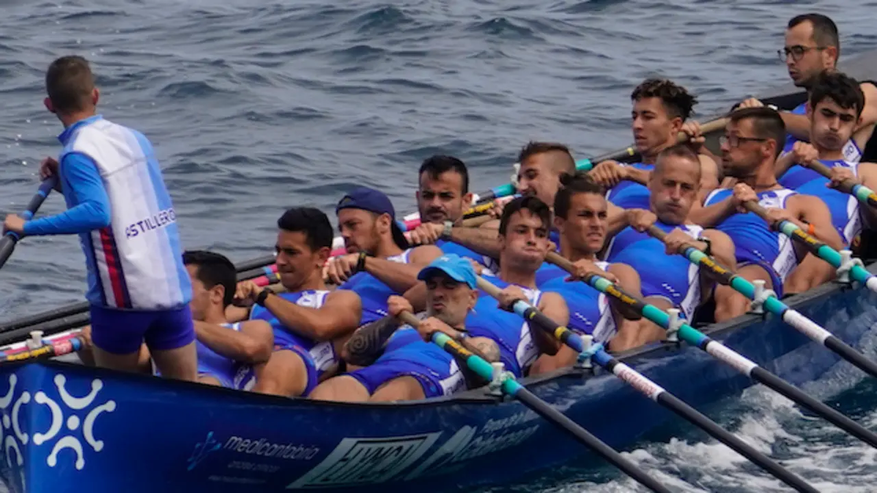 La &lsquo;San Jos&eacute;&rsquo; de Astillero ser&aacute; de las traineras que esperen alg&uacute;n fallo de Pedre&ntilde;a para dar la sorpresa. / Hardy
