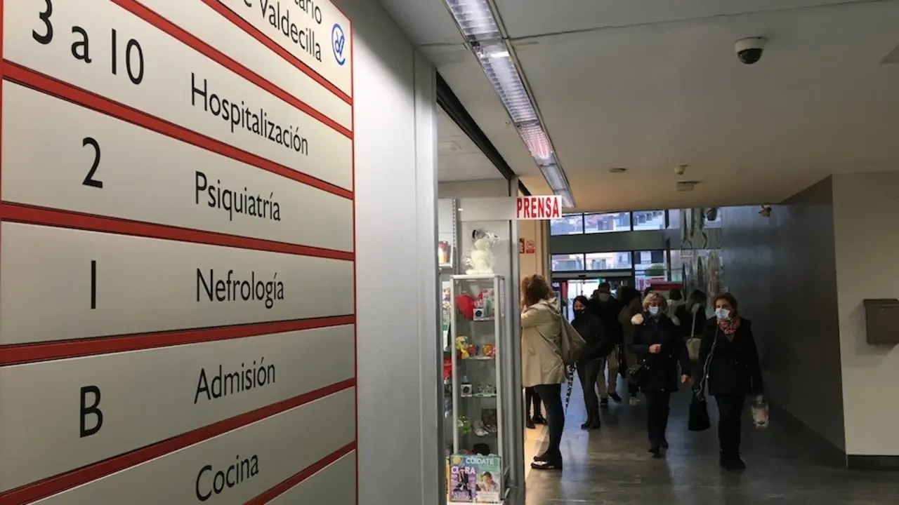 Vista de la entrada del Hospital Marqu&eacute;s de Valdecilla en Santander. / S. D&iacute;az