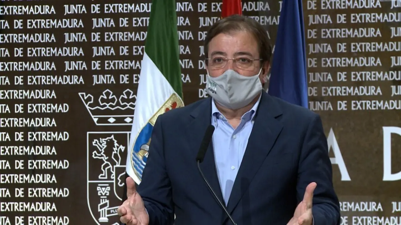 El presidente de la Junta, Guillermo Fern&aacute;ndez Vara, en rueda de prensa este mi&eacute;rcoles tras el Consejo de Gobierno