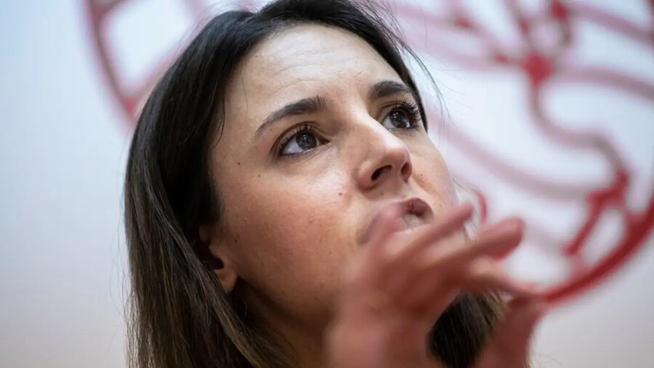 La ministra de Igualdad, Irene Montero, imparte la ponencia 'Una ola para revolucionar el mundo: reflexiones y pr&aacute;cticas desde los feminismos y las alianzas internacionales', a 21 de julio de 2021, en San Lorenzo de El Escorial, Madrid (Espa&ntilde;a). La interv