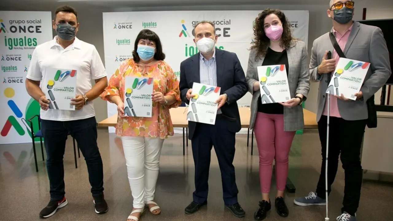 Foto de familia de la presentaci&oacute;n del 'Informe Valor Compartido 2020' de Grupo Social ONCE