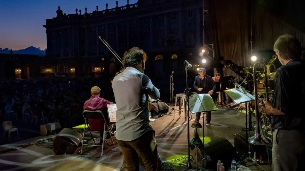 Archivo - Uno de los conciertos de la II edici&oacute;n de 'Jazz Palacio Real 2021' en el escenario al aire libre de la Plaza de la Armer&iacute;a del Palacio Real de Madrid