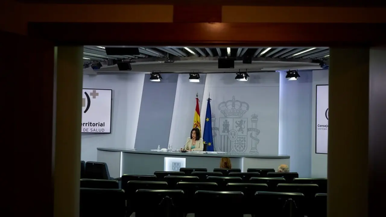 La ministra de Sanidad, Carolina Darias, durante la rueda de prensa posterior al Consejo Interterritorial del Sistema Nacional de Salud, a 28 de julio de 2021, en La Moncloa, Madrid, (Espa&ntilde;a). La titular de Sanidad ha apuntado "con toda la prudencia", que