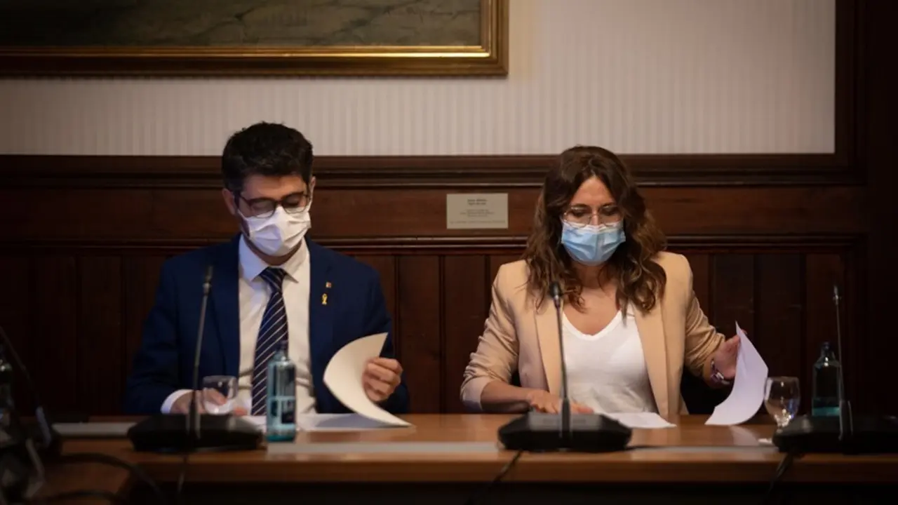 La consellera de Presidencia Laura Vilagr&agrave; y el vicepresidente Jordi Puginer&oacute; en la reuni&oacute;n con grupos parlamentarios antes de la bilateral con el Gobienro. El 29 de julio de 2021.