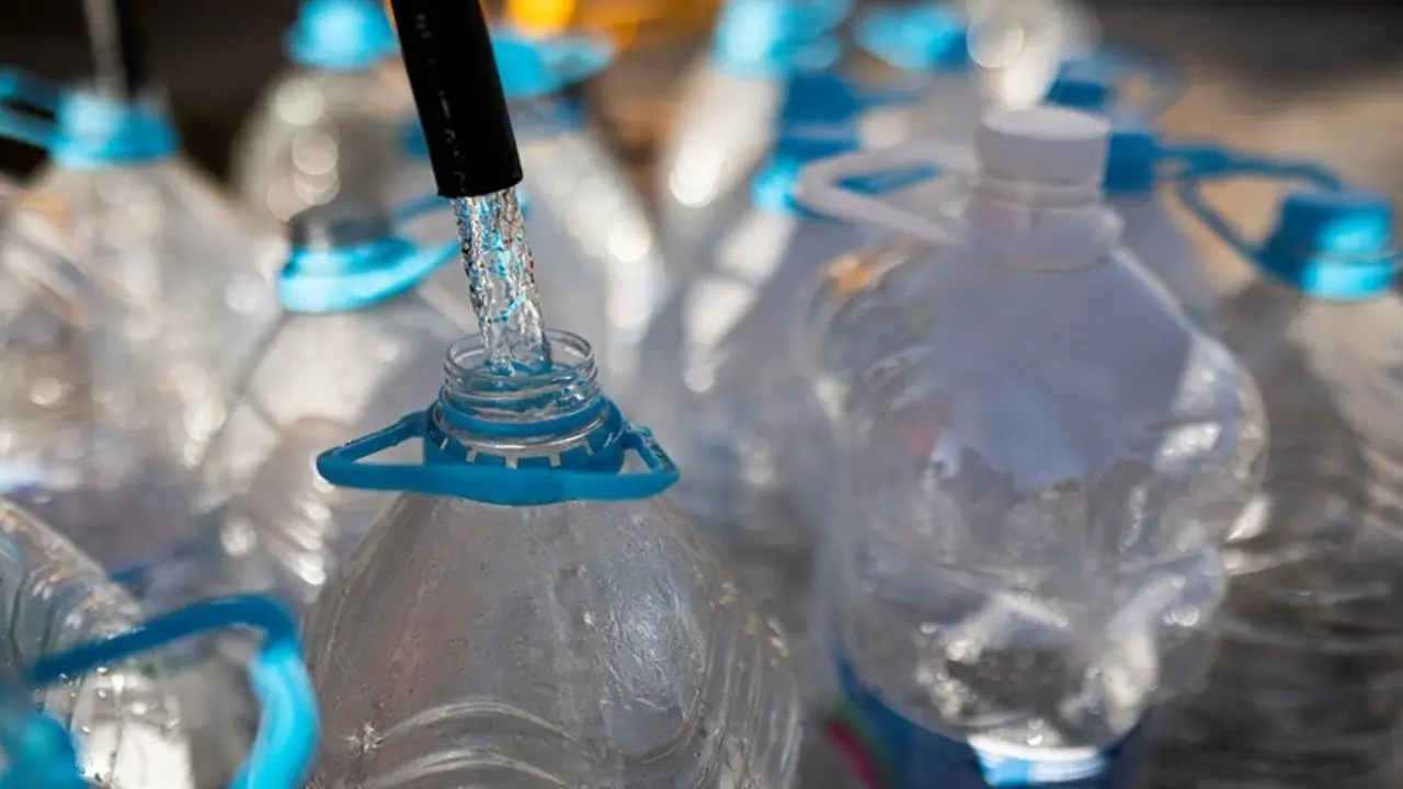 Archivo - Un nuevo estudio compara los impactos en la salud y en el medio ambiente de las opciones individuales para el consumo de agua en la ciudad de Barcelona.