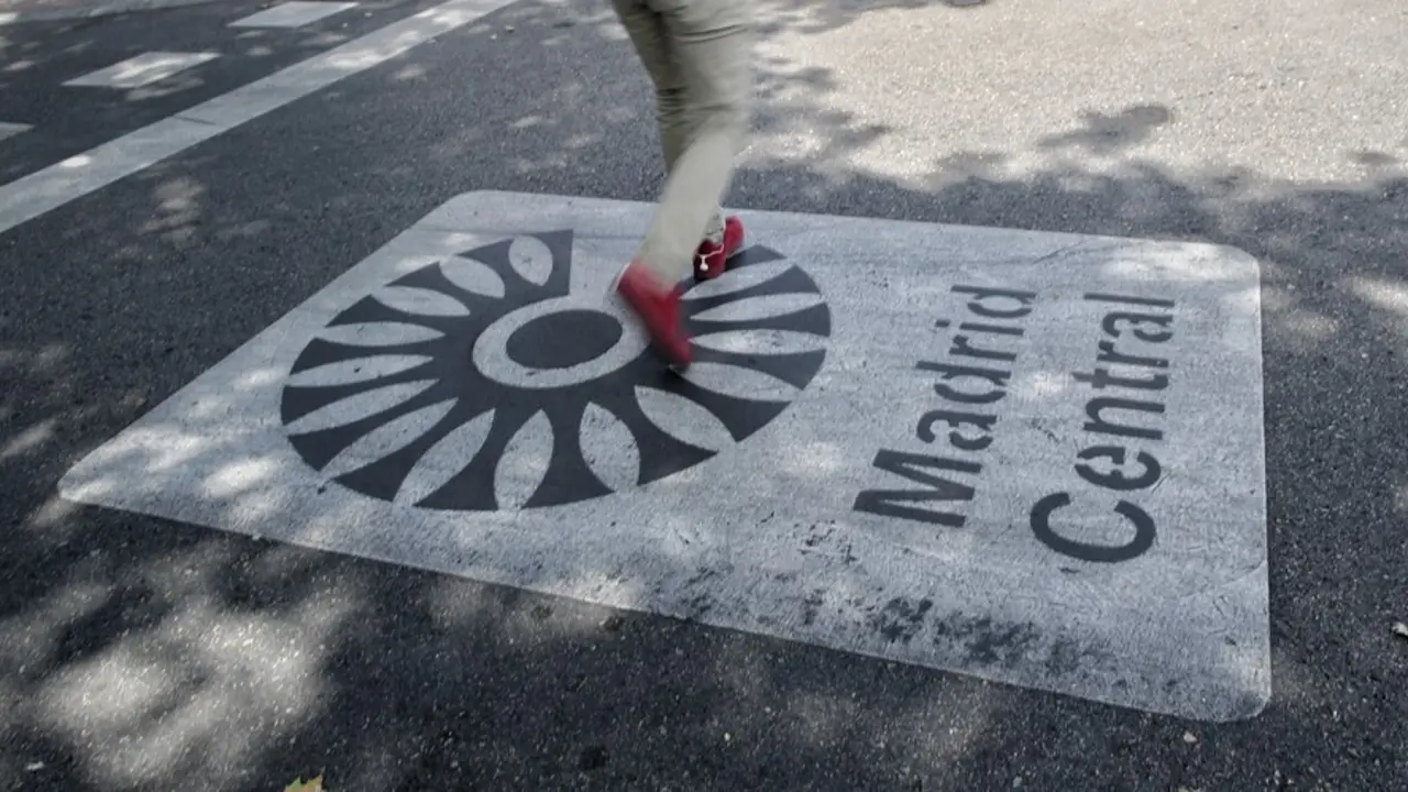 Archivo - Distintivo de Madrid Central en Madrid (Espa&ntilde;a), a 27 de julio de 2020.