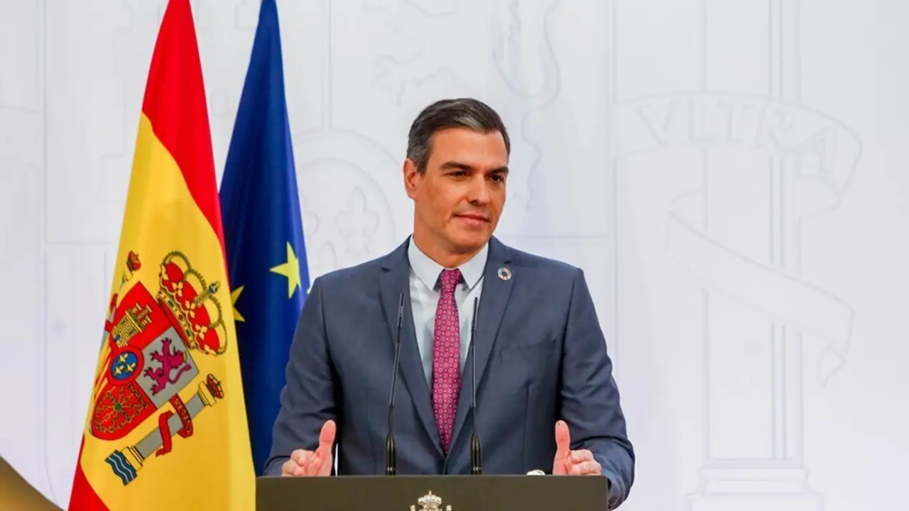 El presidente del Gobierno, Pedro S&aacute;nchez, comparece durante una rueda de prensa para hacer balance del curso pol&iacute;tico, en el Palacio de la Moncloa.