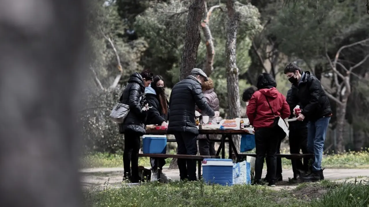 Archivo - Una familia de picnic.