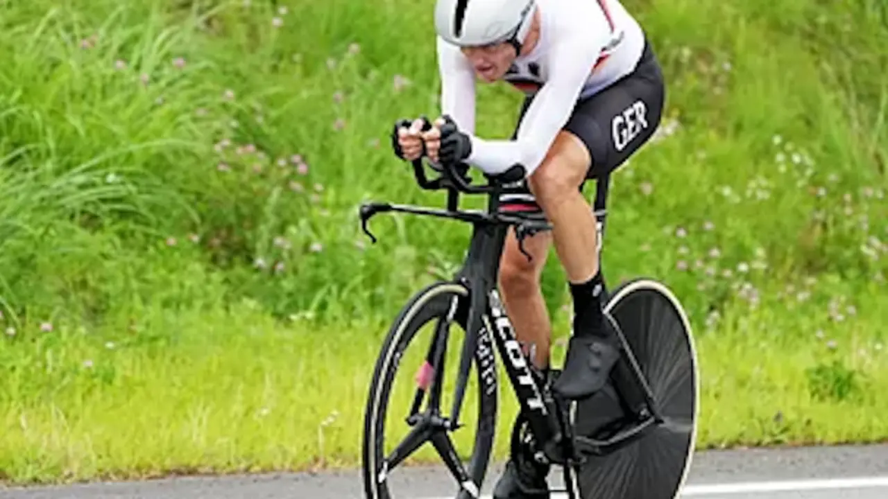 Arndt, durante la crono del mi&eacute;rcoles, camino del circuito de Fuji.EFE