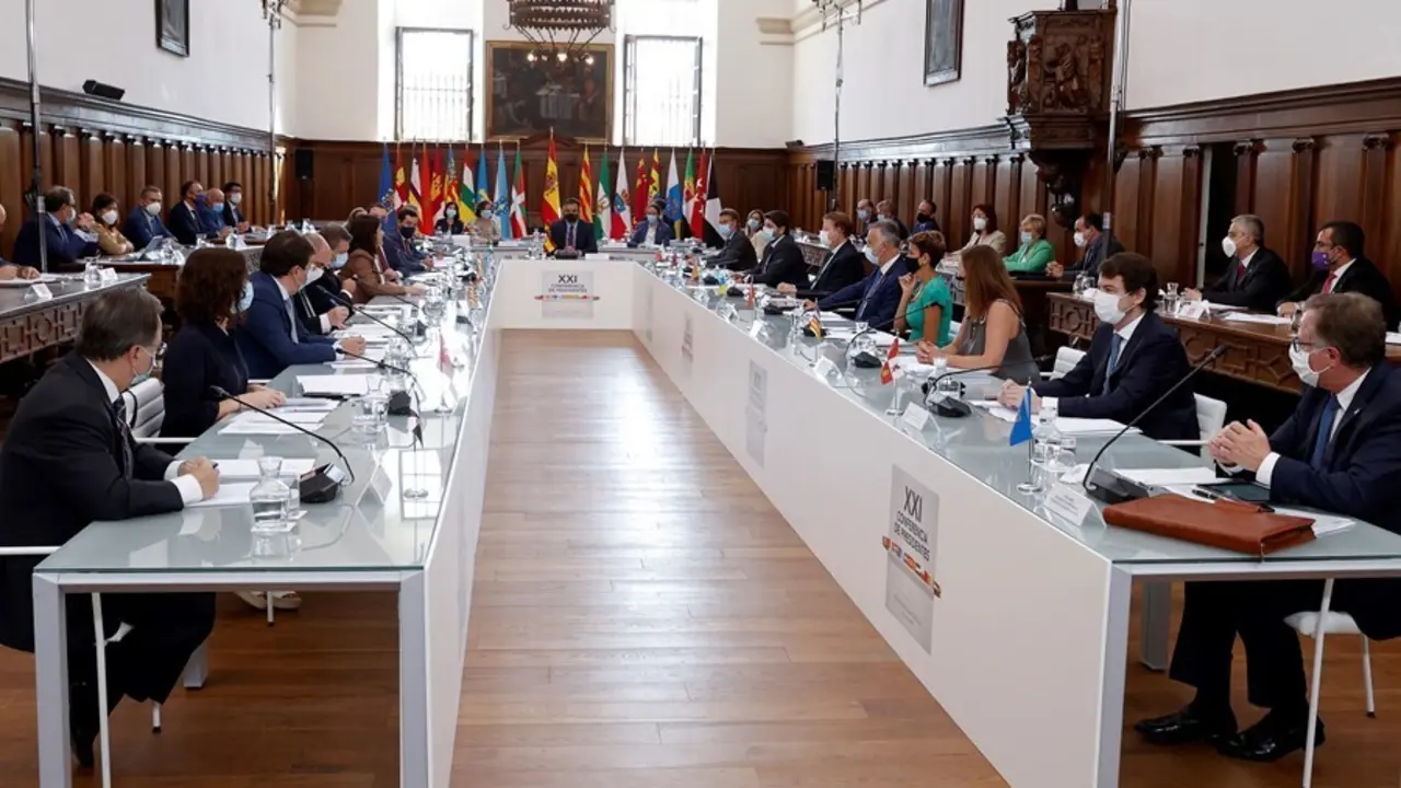 Archivo - El presidente del Gobierno, Pedro S&aacute;nchez, preside la XXI Conferencia de Presidentes, en San Mill&aacute;n de la Cogolla, La Rioja (Espa&ntilde;a), a 31 de julio de 2020. La conferencia busca el consenso para el reparto de los fondos de recuperaci&oacute;n europeos 