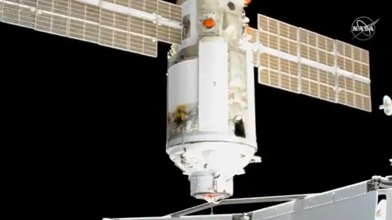 Momento del acoplamiento de Nauka con el segmento ruso de la Estaci&oacute;n Espacial Internacional