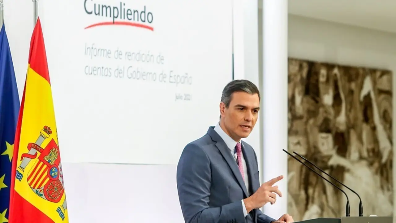 El presidente del Gobierno, Pedro S&aacute;nchez, comparece durante una rueda de prensa para hacer balance del curso pol&iacute;tico, en el Palacio de la Moncloa.