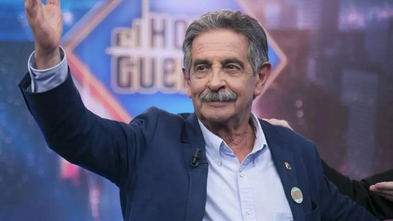 M. A. Revilla durante una de sus turn&eacute;s televisivos.