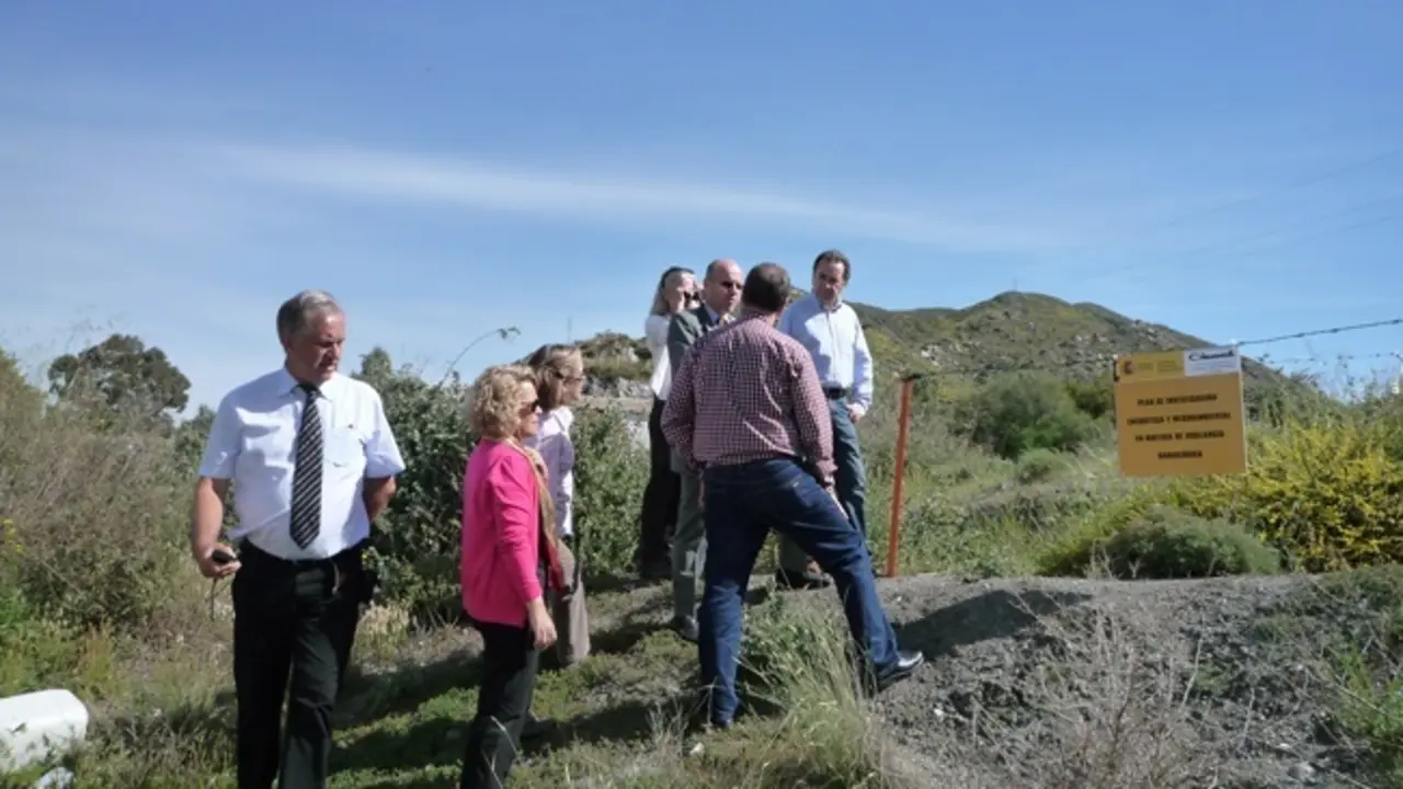 Archivo - Misi&oacute;n de verificaci&oacute;n de la CE en la zona bajo vigilancia radiol&oacute;gica de Palomares, en Cuevas del Almanzora (Almer&iacute;a)