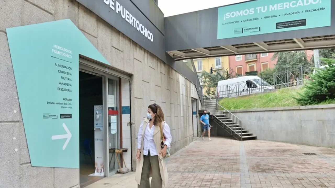 La  concejala en el Mercado de Puertochico