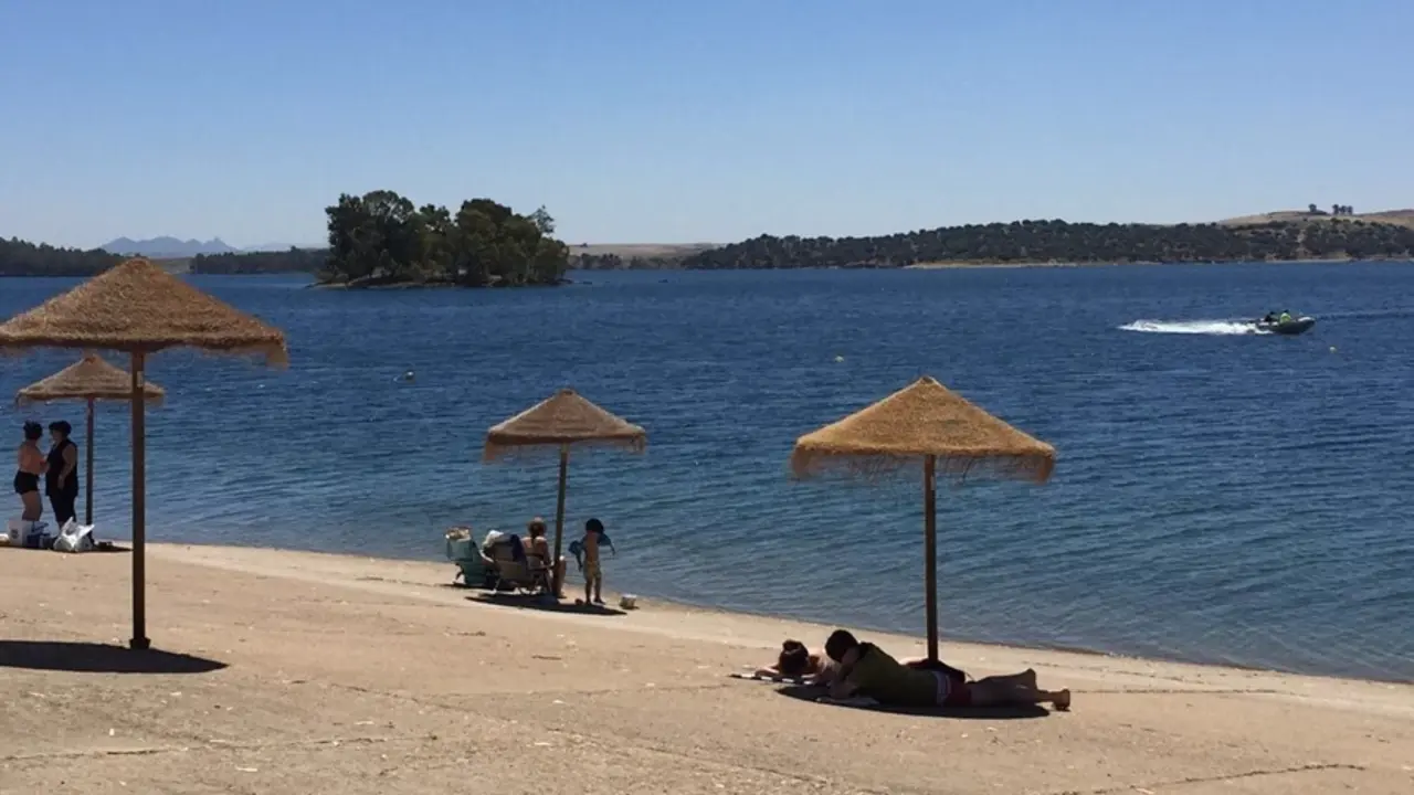Archivo - Playa del pantano de Orellana
