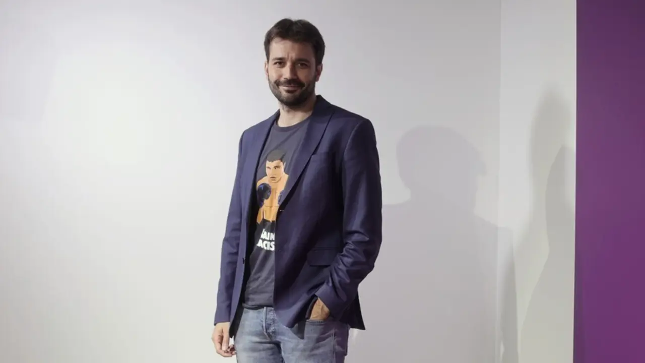 El secretario primero de la Mesa del Congreso y secretario de Educaci&oacute;n de la direcci&oacute;n estatal de Podemos, Javier S&aacute;nchez Serna, durante una entrevista para Europa Press en la sede de Podemos, a 30 de julio de 2021, en Madrid (Espa&ntilde;a).
