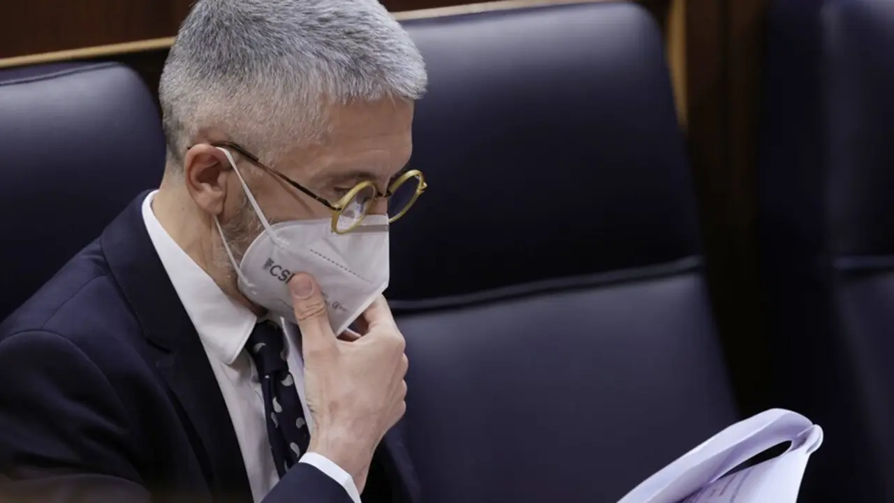Archivo - El ministro del Interior, Fernando Grande-Marlaska, en una sesi&oacute;n de control al Gobierno en el Congreso de los Diputados