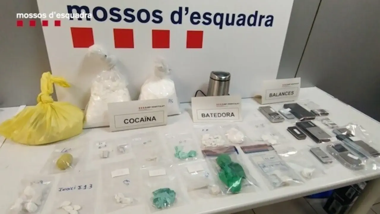 Droga y material requisada por los Mossos d'Esquadra