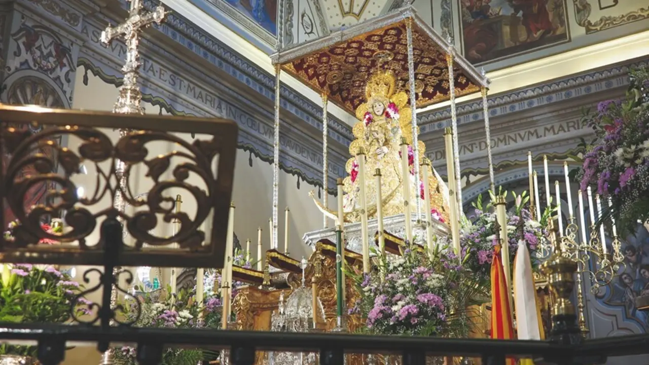 La Virgen del Roc&iacute;o en la parroquia de la Asunci&oacute;n de Almonte (Huelva).