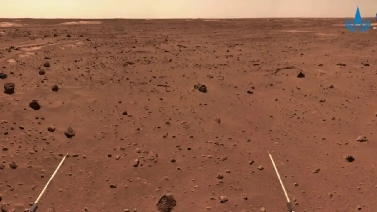 Imagen de la superficie de Marte tomada por el  rover Zhurong