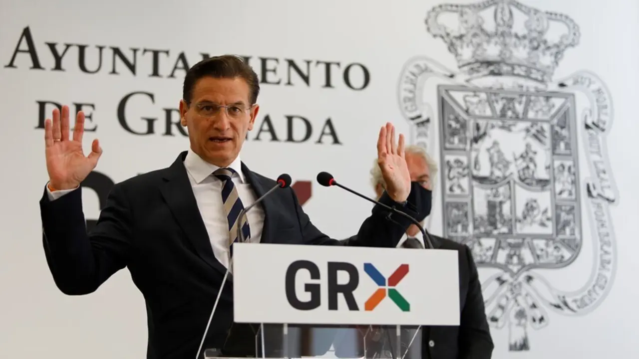Archivo - Luis Salvador, durante su &uacute;ltima rueda de prensa como alcalde de Granada