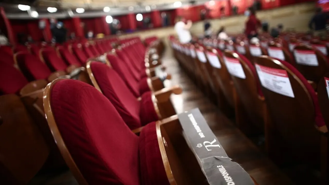 Archivo - Butacas del Teatro Real antes de la celebraci&oacute;n del Sorteo Extraordinario de la Loter&iacute;a de Navidad 2020 en el Teatro Real de Madrid (Espa&ntilde;a), a 22 de diciembre de 2020.