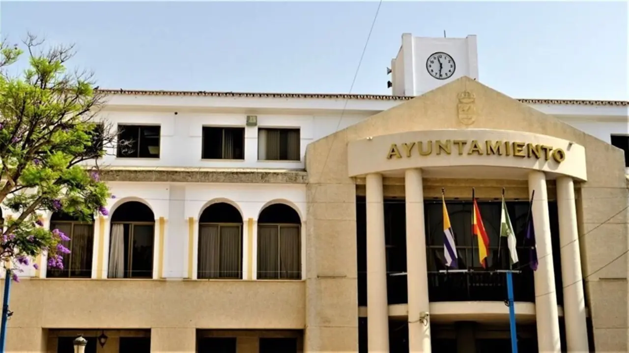 Archivo - Fachada del Ayuntamiento de Rinc&oacute;n de la Victoria (M&aacute;laga)
