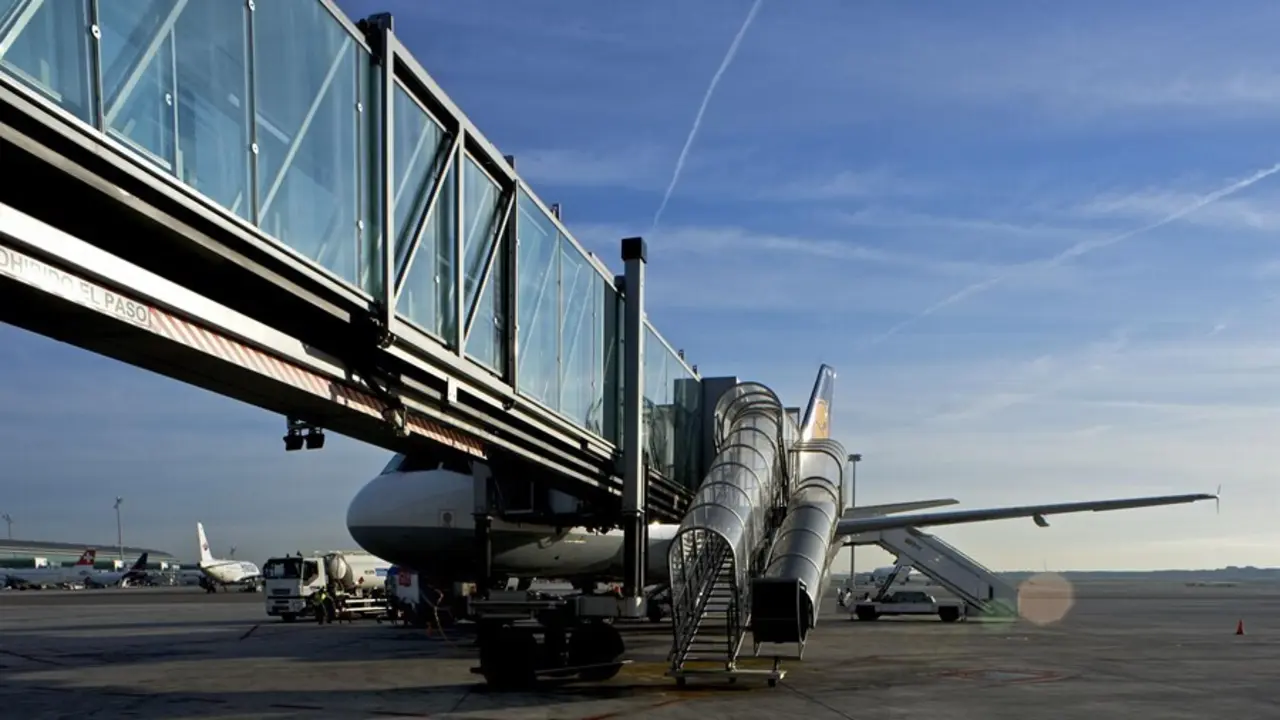 Archivo - Pista Aeropuerto de El Prat