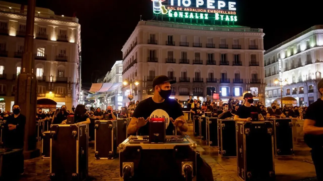 Archivo - Manifestaci&oacute;n convocada por la asociaci&oacute;n &lsquo;Alerta Roja Eventos&rsquo; en Madrid (Espa&ntilde;a), a 17 de septiembre de 2020. 