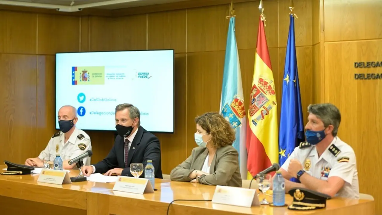 El jefe superior de Polic&iacute;a de Galicia, Jos&eacute; Luis Balseiro; el delegado del Gobierno en Galicia, Jos&eacute; Mi&ntilde;ones; la subdelegada en A Coru&ntilde;a,Mar&iacute;a Rivas y el comisario jefe de la brigada provincial Pedro Agudo informan sobre el crimen de Samuel Luiz