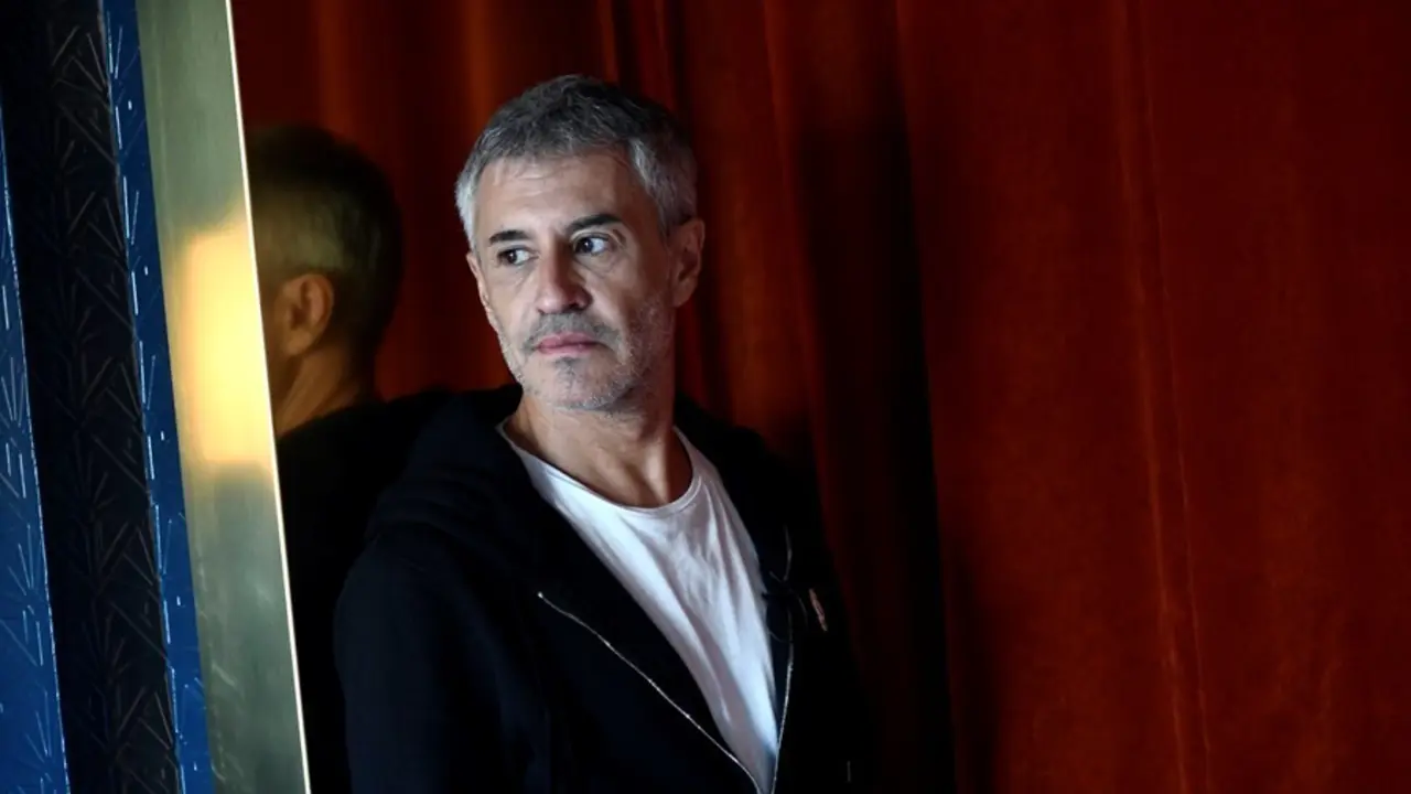 Archivo - El cantante Sergio Dalma posa tras una entrevista con Europa Press en la que ha presentado  '30... y tanto', el disco que celebra los 30 a&ntilde;os de carrera del artista, en Madrid (Espa&ntilde;a), a 7 de noviembre de 2019.