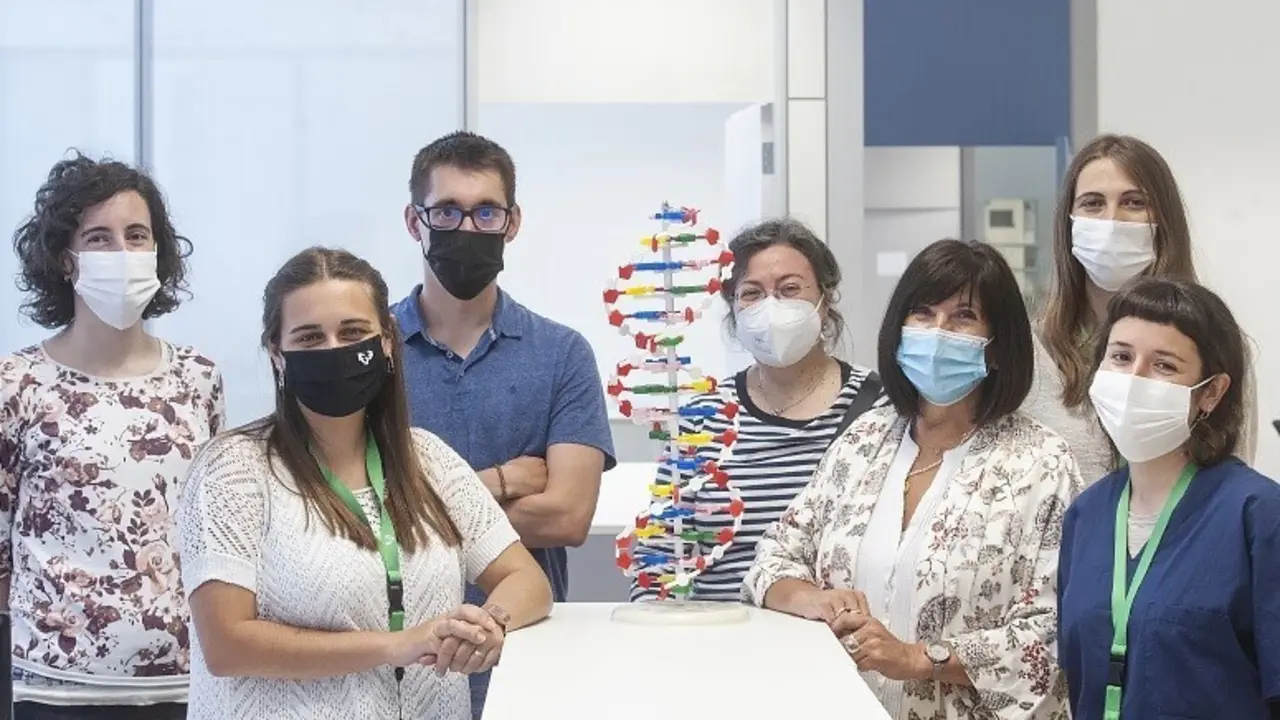Marian Mart&iacute;nez de Pancorbo, investigadora del grupo BIOMICs de la UPV/EHU, y su equipo