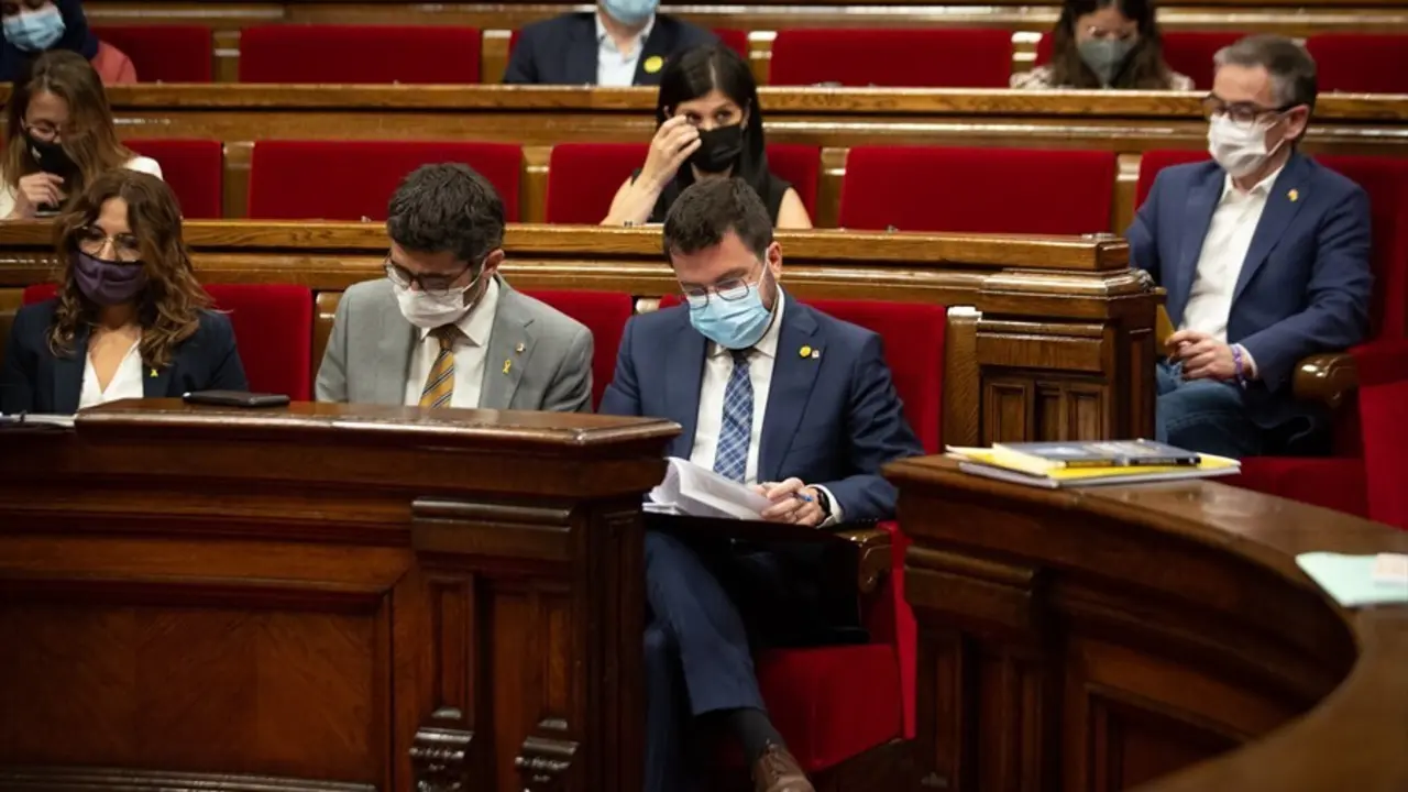 Aragon&egrave;s y Puigner&oacute; en el Parlament