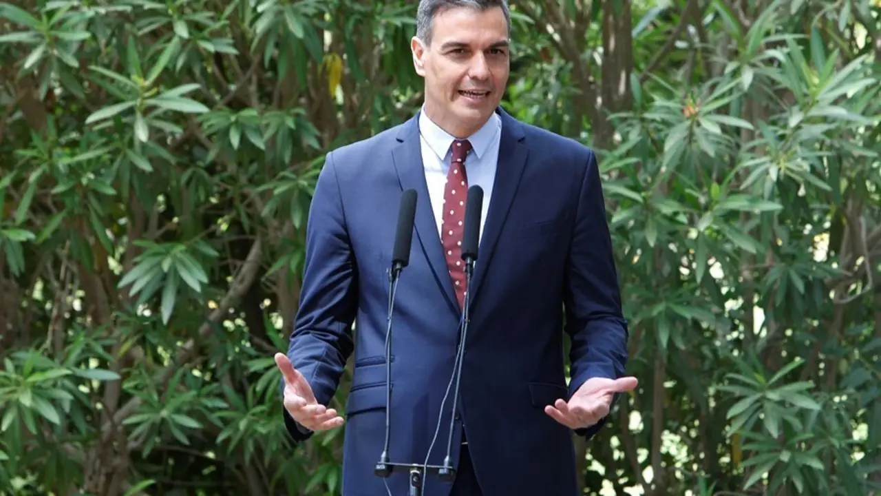 El presidente del Gobierno, Pedro S&aacute;nchez, ofrece una rueda de prensa en el Palacio de Marivent, a 3 de agosto de 2021.